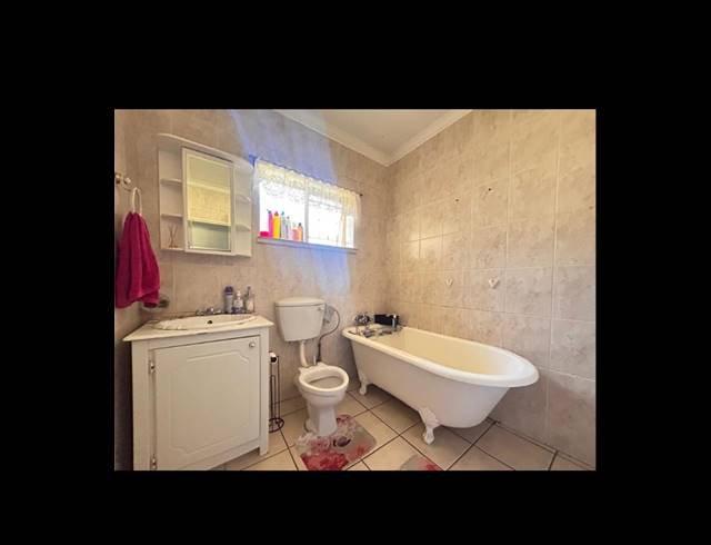 4 bed property to rent in ALLEN GROVE
